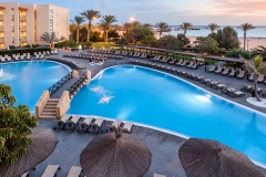 60-swimming-pool-36-hotel-barcelo-fuerteventura-thalasso-spa_tcm7-117797_w1600_h777_n